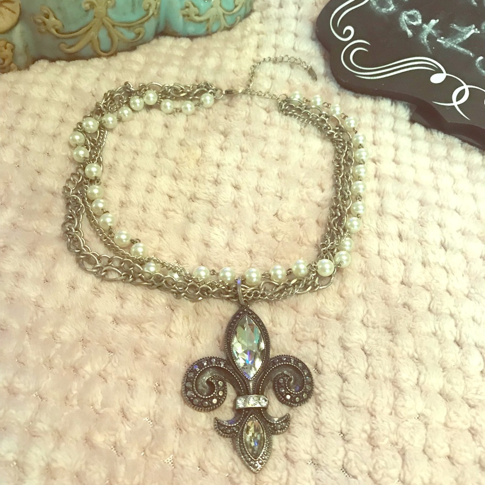 Women’s necklace  fleur de lis